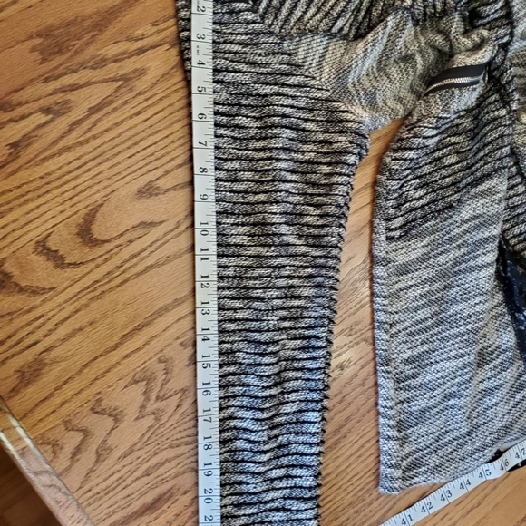 Zoe sweater jacket size medium.  Black and white. - Picture 9 of 11